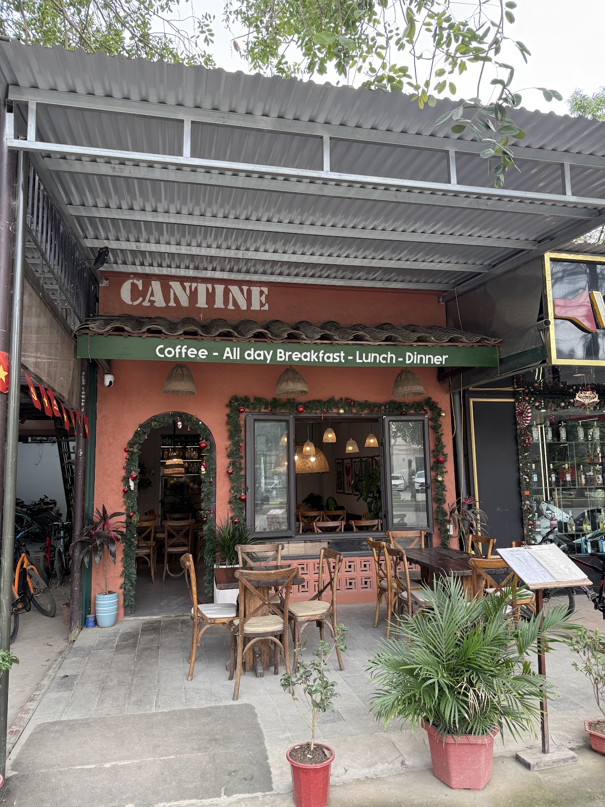 Mặt tiền Cantine Tam Coc